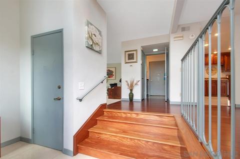 8240 Caminito Modena, La Jolla, CA 92037 photo 4