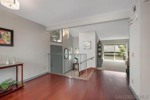 8240 Caminito Modena, La Jolla, CA 92037 photo 8