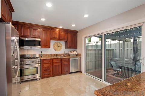 8240 Caminito Modena, La Jolla, CA 92037 photo 9