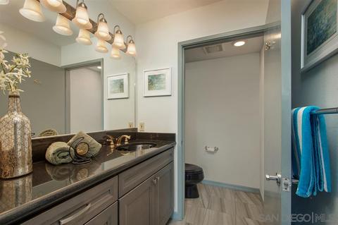 8240 Caminito Modena, La Jolla, CA 92037 photo 12