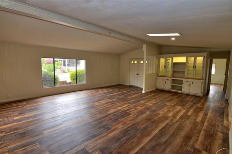 1706 Kiwi Gln, Escondido, CA 92026 photo 3