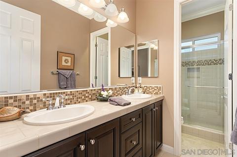 1061 Village Dr, Oceanside, CA 92057 photo 16