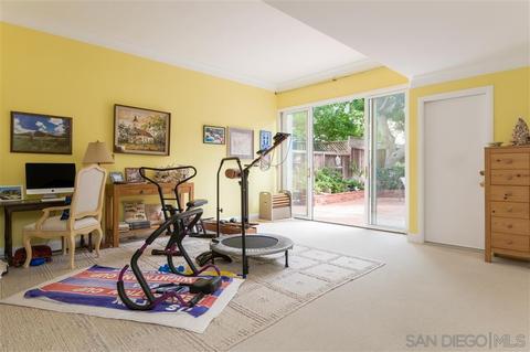 1225 Roslyn Ln, La Jolla, CA 92037 photo 4