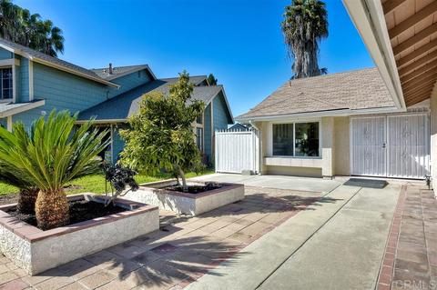 4474 Saint Andrews Pl, Oceanside, CA 92057 photo 2
