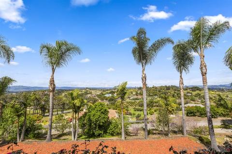 5140 San Jacinto Cir W, Fallbrook, CA 92028 photo 2