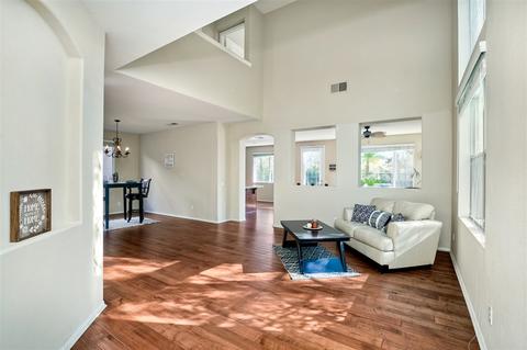 6898 Via Borregos, Carlsbad, CA 92009 photo 2