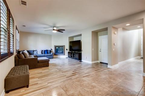 1144 Breakaway Dr, Oceanside, CA 92057 photo 3
