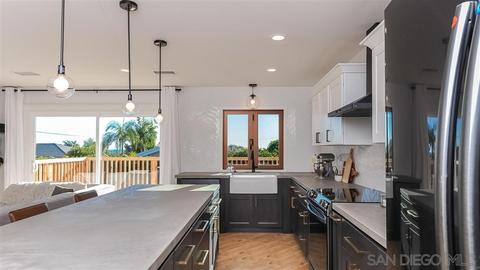 1549 Hunsaker St, Oceanside, CA 92054 photo 3