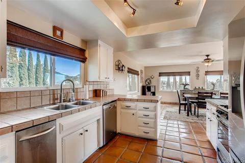1519 Maxwell Ln, Vista, CA 92084 photo 5