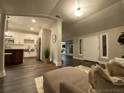 8169 Fairview Ave, La Mesa, CA 91941 photo 4