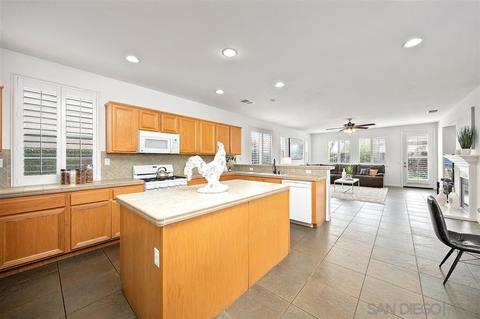 1061 Village Ct, Oceanside, CA 92057 photo 4