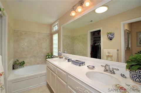 379 Rimhurst Ct, Oceanside, CA 92058 photo 14