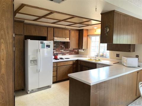 838 Cypress Dr, Vista, CA 92084 photo 4