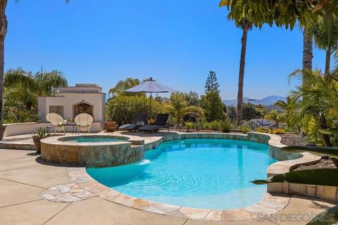 1460 Aliso Pl, Escondido, CA 92027 photo 2