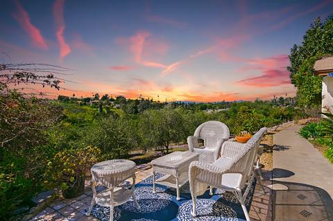 2156 Summit Dr, Escondido, CA 92025 photo 1