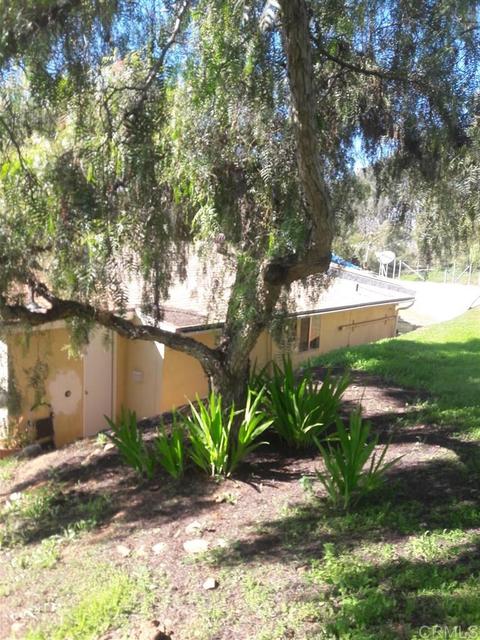 1564 York Dr, Vista, CA 92084 photo 5