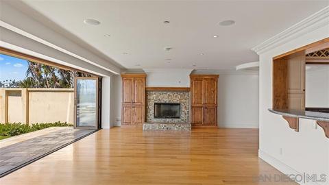 5730 Dolphin Pl, La Jolla, CA 92037 photo 3