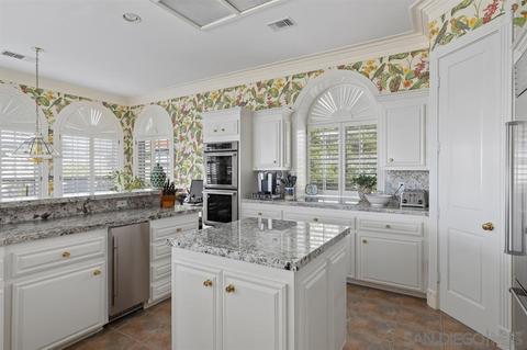 7955 Via Capri, La Jolla, CA 92037 photo 9