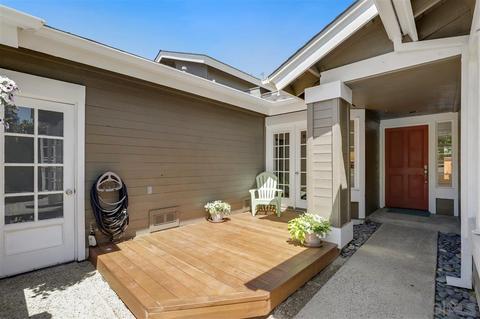 561 Rockport Ct, Encinitas, CA 92024 photo 3