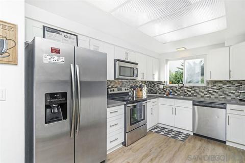910 Caminito Madrigal #E, Carlsbad, CA 92011 photo 2
