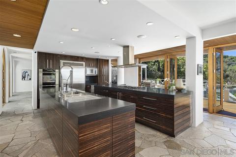 7510 Hillside Dr, La Jolla, CA 92037 photo 9