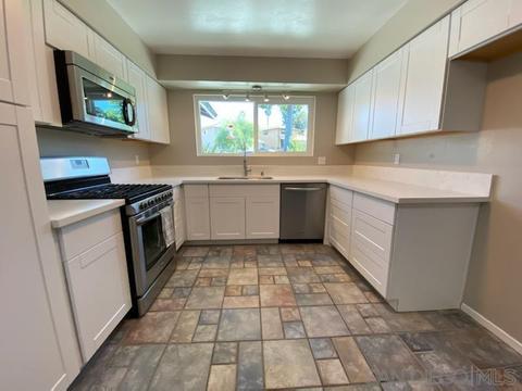 3253 Camarillo Ave, Oceanside, CA 92056 photo 2