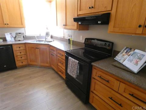 665 Sunset Dr, Vista, CA 92081 photo 4