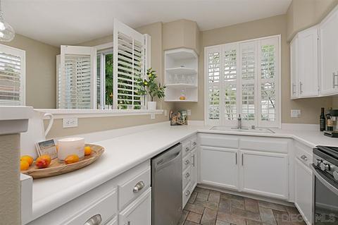 689 Sweet Pea Pl, Encinitas, CA 92024 photo 5