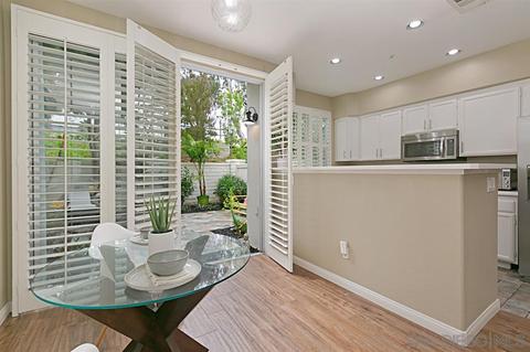 689 Sweet Pea Pl, Encinitas, CA 92024 photo 3