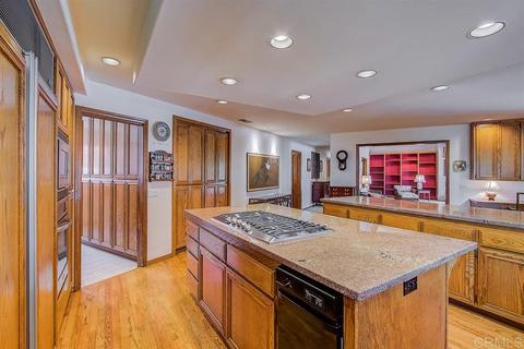 1604 Kings Way, Vista, CA 92084 photo 9