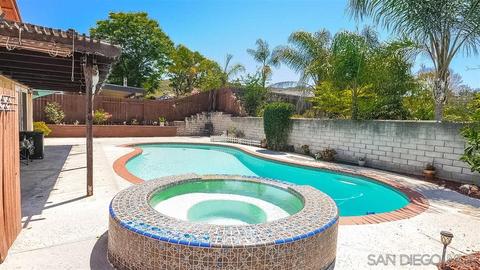 12962 Standish Dr, Poway, CA 92064 photo 2