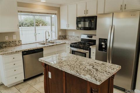 1295 Cassio Ct, Vista, CA 92081 photo 2