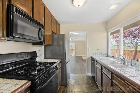 1825 Castle Gln, Escondido, CA 92029 photo 6