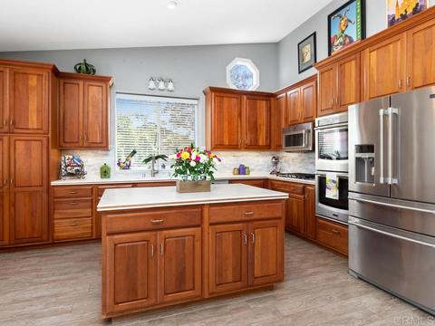279 Rhesa Ln, Fallbrook, CA 92028 photo 8