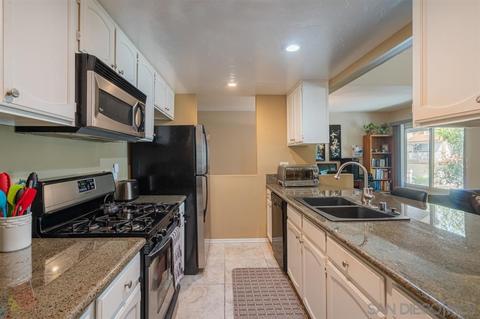 355 Windy Ln, Vista, CA 92083 photo 9
