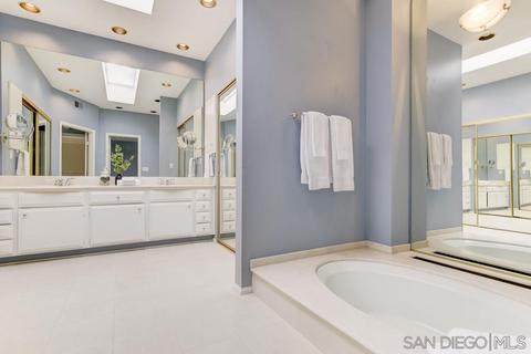 8276 Caminito Maritimo, La Jolla, CA 92037 photo 11