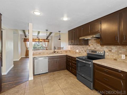 2100 Rockhoff Rd, Escondido, CA 92026 photo 3