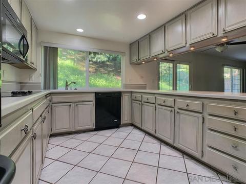 1541 Wyatt Pl, El Cajon, CA 92020 photo 4