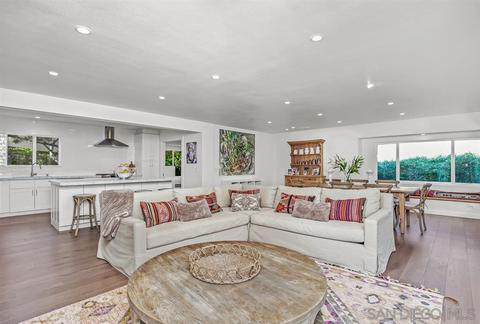 2691 Palomino Cir, La Jolla, CA 92037 photo 2