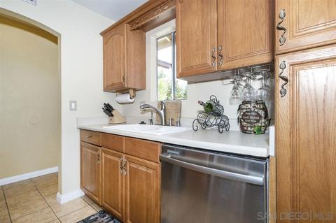 8960 New Seabury Dr, Santee, CA 92071 photo 4