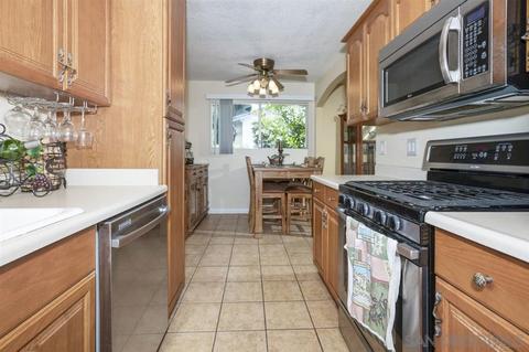 8960 New Seabury Dr, Santee, CA 92071 photo 2