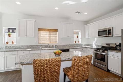 270 Oberlander Way, Fallbrook, CA 92028 photo 2