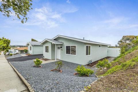 3737 Gail Dr, Oceanside, CA 92056 photo 2