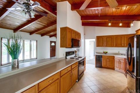 3122 Reed Rd, Escondido, CA 92027 photo 2