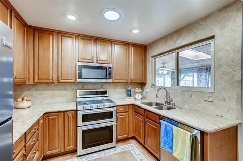 629 Shadowtree Dr, Oceanside, CA 92058 photo 8
