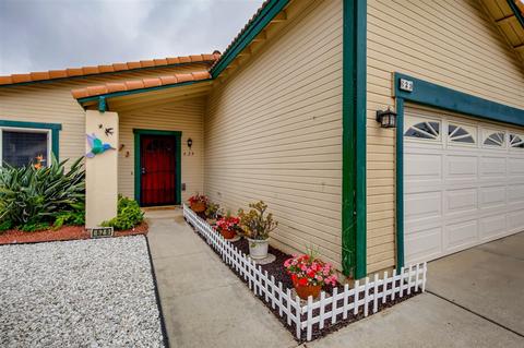 629 Shadowtree Dr, Oceanside, CA 92058 photo 3
