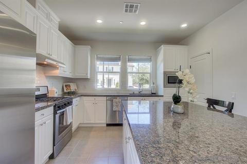 2746 Overlook Point Dr, Escondido, CA 92029 photo 4