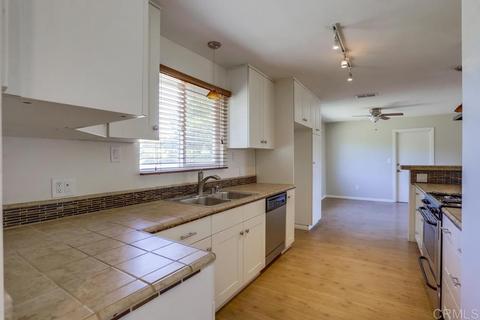 2015 Sunset Dr, Escondido, CA 92025 photo 8