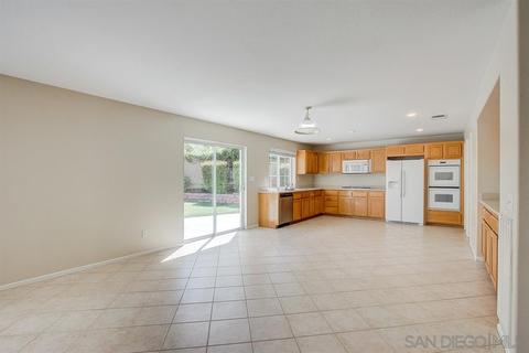 4235 Alta Vista Ct, Oceanside, CA 92057 photo 5