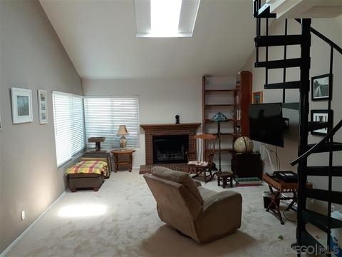 8203 Caminito Modena, La Jolla, CA 92037 photo 2